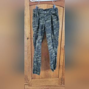 Womens bluenotes size 27 camo jeans